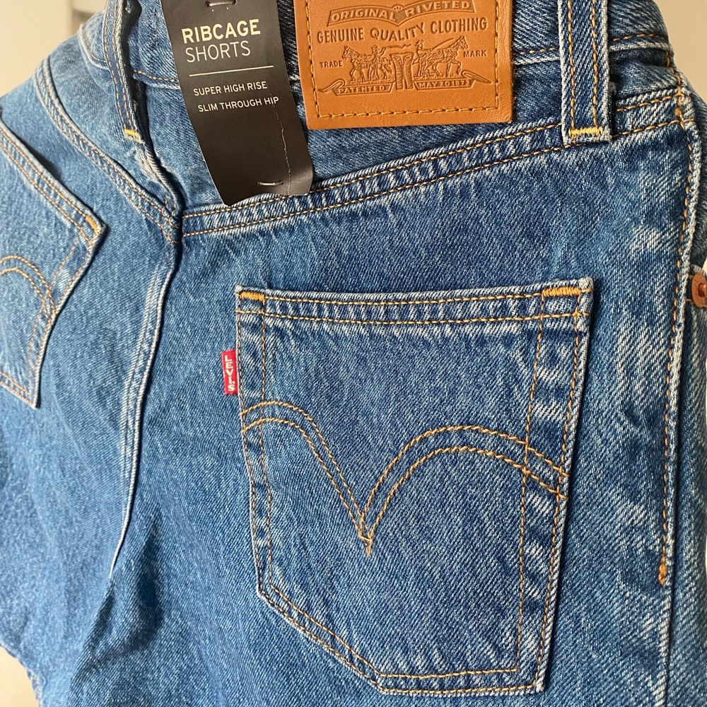 Levis Rib Cage Short - size 26
